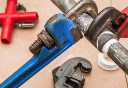 夢見修理是什麼預兆？13 個含義和象徵