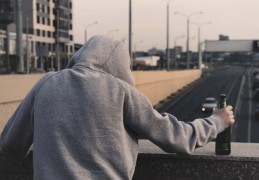 夢見自殺代表什麼？ 22個夢境解讀（夢見名人自殺、 夢見自尋自殺）