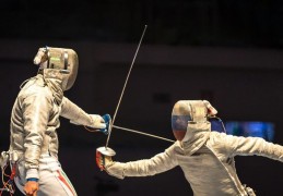 夢見擊劍代表什麼？16個夢境解讀（夢見與劍客爭辯、夢見劍客攻擊你）