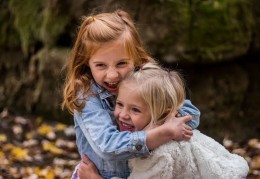 夢見擁抱朋友代表什麼？24個夢境解讀（夢見有人擁抱你 、夢見擁抱你的母親）