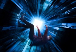 夢見墜落代表什麼？ 21個夢境解讀（夢見別人從飛機上摔下、夢見從天而降）