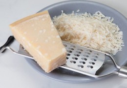 夢見起司是什麼預兆？10 個含義和象徵