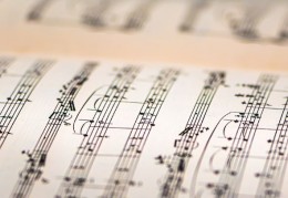 夢見音樂是什麼預兆？7 個含義和象徵