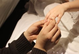 夢見求婚是什麼預兆？12 個含義和象徵
