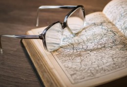 夢見眼鏡代表什麼？ 23個夢境解讀（夢見賣眼鏡、夢見收到眼鏡）