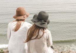 夢見帽子代表什麼？ 14個夢境解讀（夢見找到帽子 、夢見買帽子）