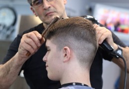 夢見美髮師代表什麼？9個夢境解讀（夢見親吻理髮師、夢見殺死理髮師）