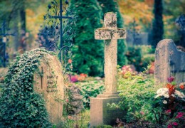 夢見死者代表什麼？ 23個夢境解讀（夢見親吻死者、夢見死去的動物）