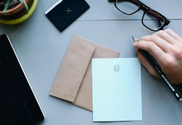 夢見信件是什麼預兆？11 個含義和象徵