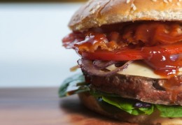 夢見漢堡代表什麼？19個夢境解讀（夢見吃漢堡，夢見買漢堡）