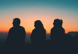 夢見朋友代表什麼？ 27個夢境解讀（夢見與朋友打架、夢見殺害朋友）