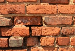 夢見磚頭代表什麼？12個夢境解讀（夢見買磚塊、夢見送磚）