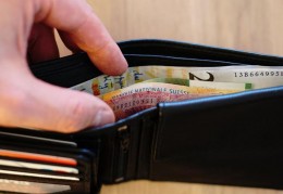 夢見錢包代表什麼？ 50個夢境解讀（夢見丟錢包、夢見找到錢包）