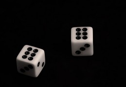 夢見賭博下注代表什麼？17個夢境解讀（夢見和老闆下注 、 夢見與陌生人賭博）