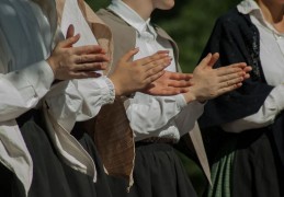 夢見掌聲代表什麼？15個夢境解讀（夢見有人諷刺地拍手、夢見歡呼鼓掌）