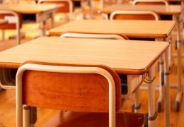 夢見擺書桌代表什麼？ 24個夢境解讀（夢見其他人在書桌跳舞 、夢見買書桌）