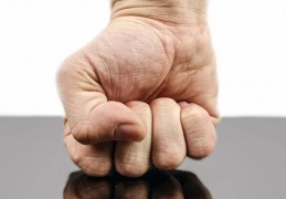 夢見生氣代表什麼？21個夢境解讀（夢見對朋友生氣、夢見朋友對你生氣）