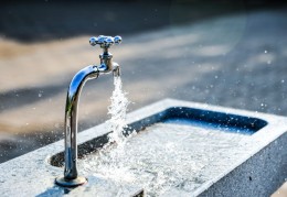 夢見水龍頭代表什麼？14個夢境解讀（夢見鎖住水龍頭、夢見廚房水龍頭）