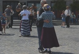 夢見舞會代表什麼？7個夢境解讀（ 夢見邀請某人參加舞會 、夢見自己遲到參加舞會）