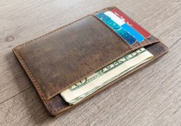 夢見錢包代表什麼？21個夢境解讀（夢見買錢包、夢見賣錢包）