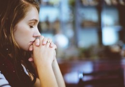 夢見祈禱代表什麼？ 21 個夢境解讀（夢見你的伴侶想要一個孩子、夢見祈禱致富）