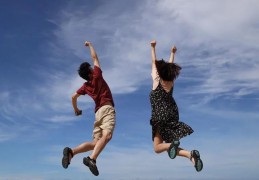 夢見比身高代表什麼？23個夢境解讀（夢見比朋友還高、夢見你的朋友比你高）