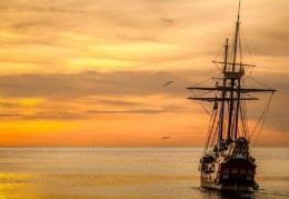 夢見乘船是什麼預兆？8 個含義和象徵