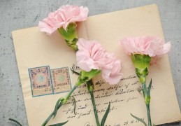 夢見信件代表什麼？ 24個夢境解讀（夢見別人點燃一封信、夢見打開別人的信）