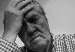 夢見身體疼痛代表什麼？12個夢境解讀（夢見胸痛、夢見胃痛）