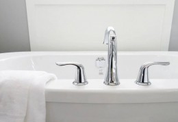 夢見洗澡代表什麼？18個夢境解讀（夢見別人幫孩子洗澡、夢見幫父母洗澡）