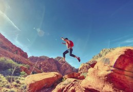 夢見跳躍代表什麼？ 23個夢境解讀（夢見從建築物跳下、夢見別人跳樓）