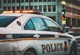 夢見警察代表什麼？ 26個夢境解讀（夢見被警察追逐，夢見警察）