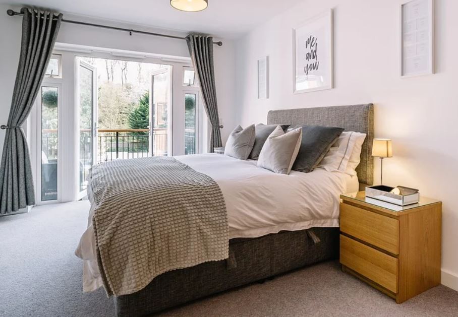 夢見一張床代表什麼？ 24個夢境解讀（夢見陌生人躺在床上、夢見把人綁在床上）