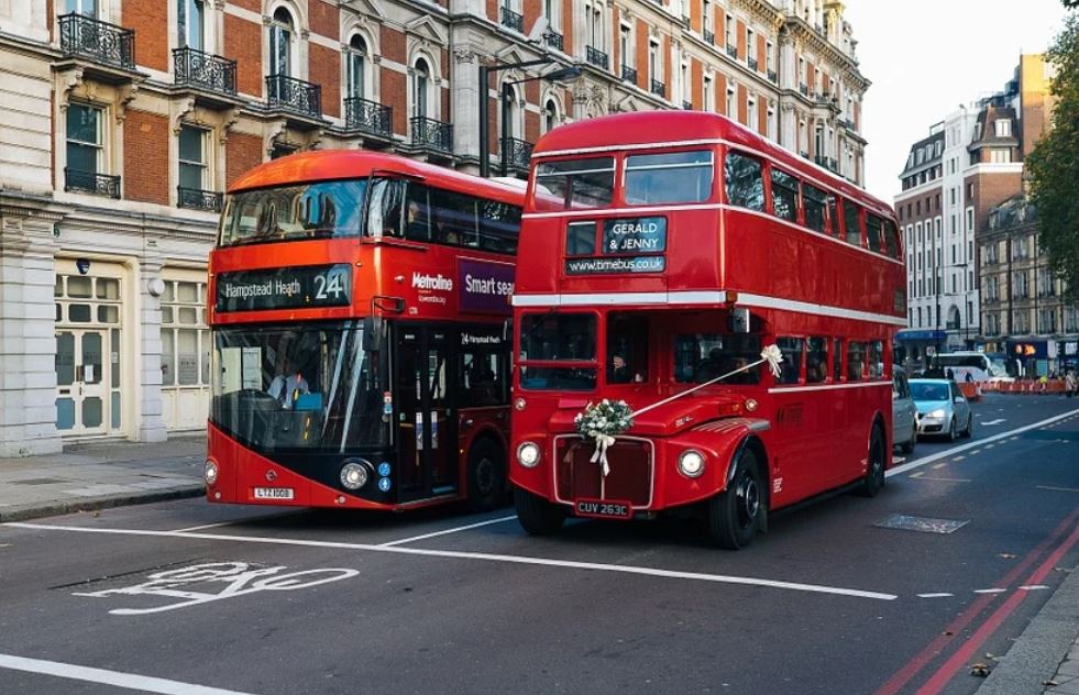 夢見公共汽車代表什麼？ 17個夢境解讀（夢見騎車、夢見開車）