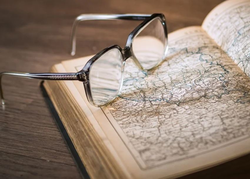 夢見眼鏡代表什麼？ 23個夢境解讀（夢見賣眼鏡、夢見收到眼鏡）