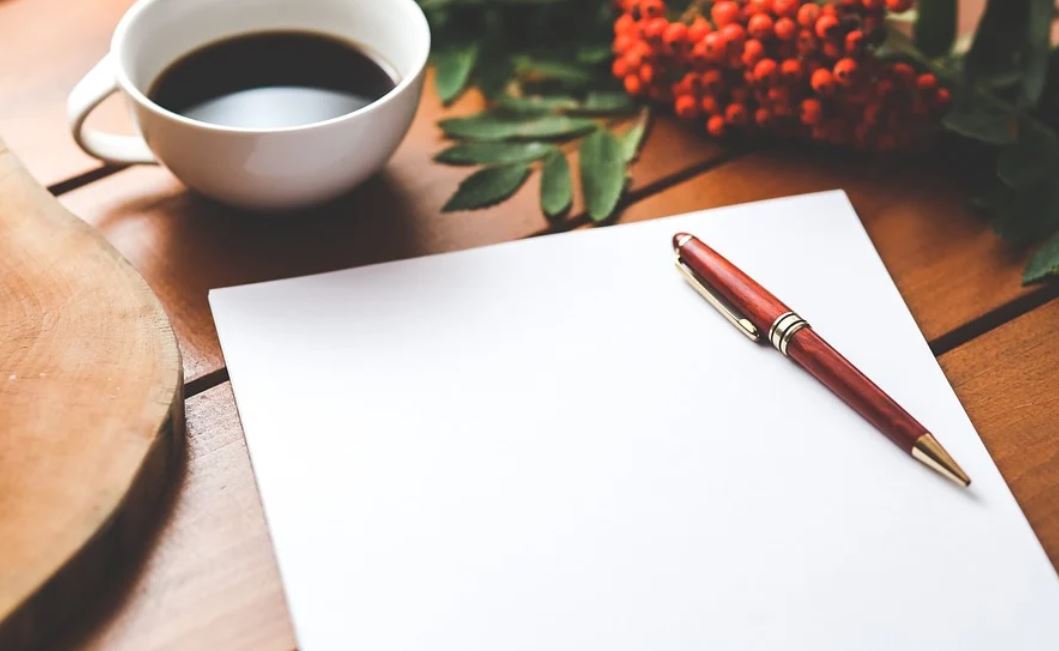 夢見紙張代表什麼？ 15個夢境解讀（夢見撕紙、夢見切割紙）