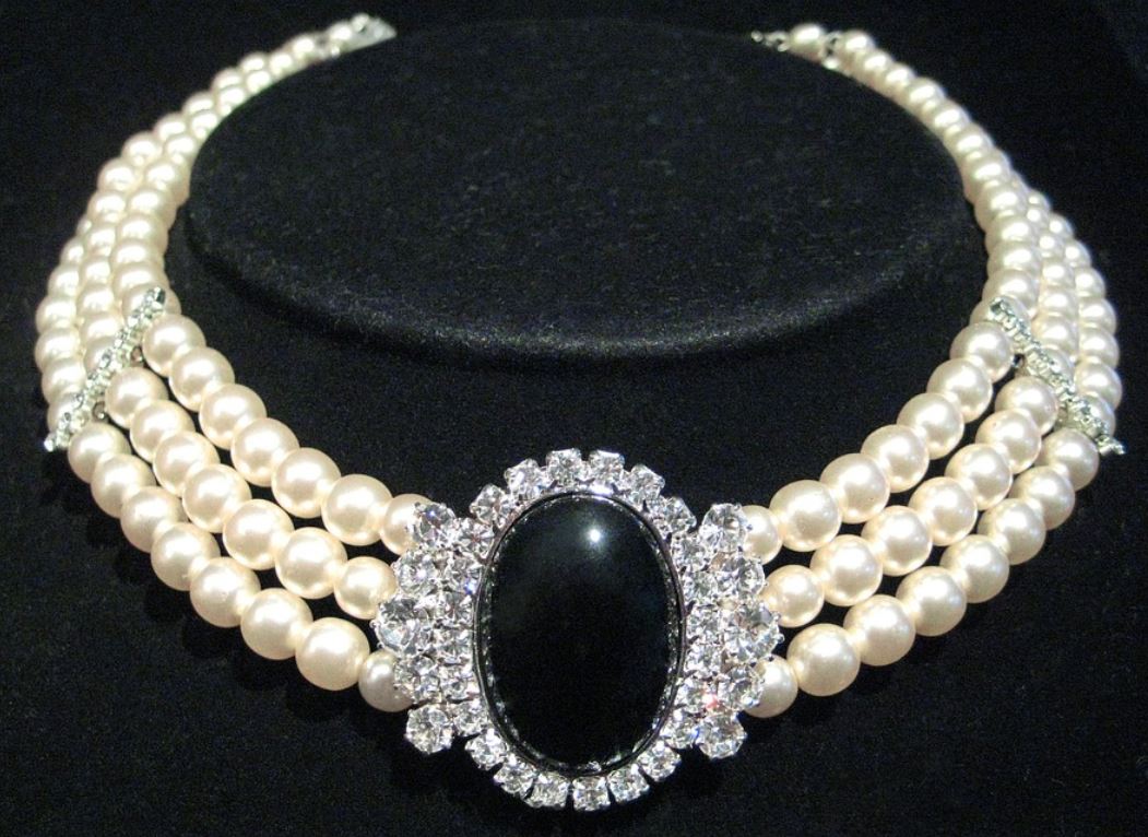 夢見項鍊代表什麼？ 22個夢境解讀（夢見金項鍊、夢見珍珠項鍊）