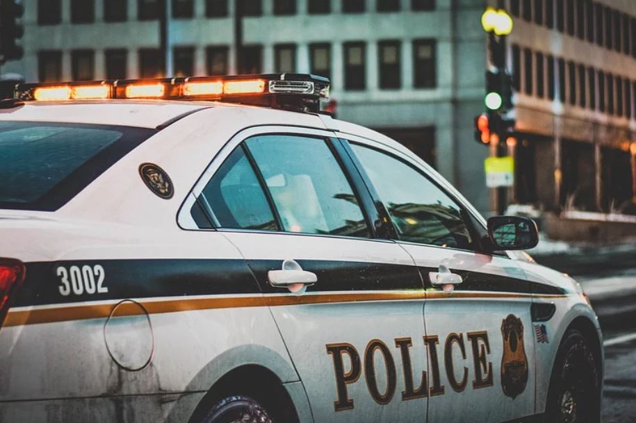 夢見警察代表什麼？ 26個夢境解讀（夢見被警察追逐，夢見警察）