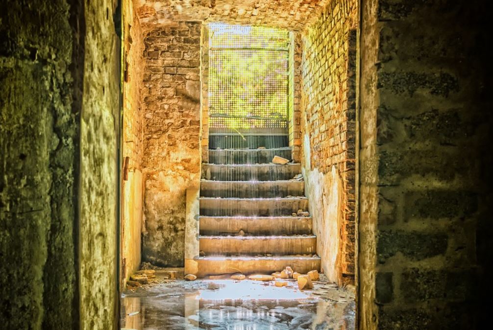 夢見地下室代表什麼？ 23個夢境解讀（夢見別人蓋地下室 、夢見清理地下室）