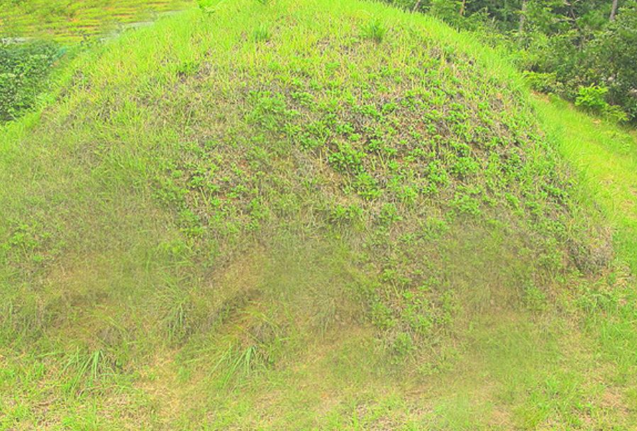 夢見墳墓代表什麼？ 12個夢境解讀（夢見睡在墳墓旁、夢見封閉墓穴）