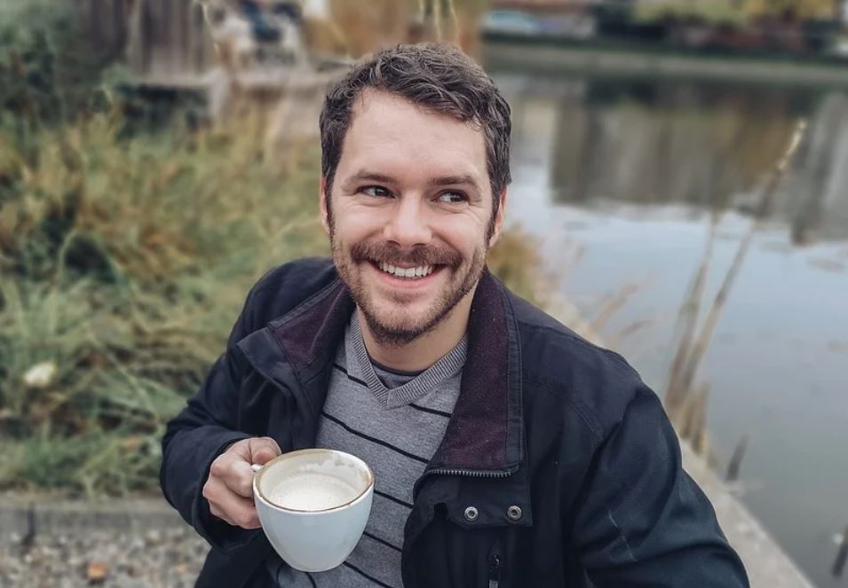 夢見微笑 代表什麼？ 24個夢境解讀（夢見有人大笑、夢見嘲笑別人）