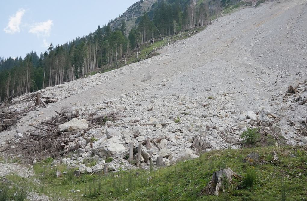 夢見山崩代表什麼？ 19個夢境解讀（夢見親人被山崩傷害 、夢見遠距離山崩）-頭條解讀