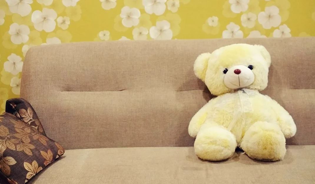 夢見沙發代表什麼？ 15個夢境解讀（夢見有人丟掉沙發 、 夢見睡在沙發上）-頭條解讀