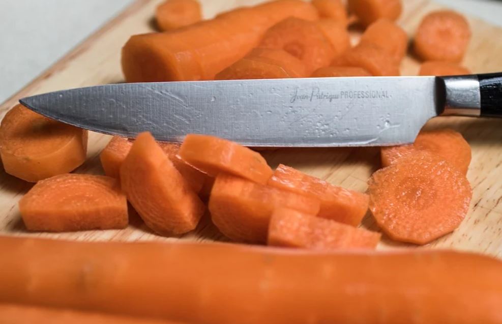 夢見刀代表什麼？ 28個夢境解讀（夢見找到一把刀 、夢見生鏽刀）-頭條解讀