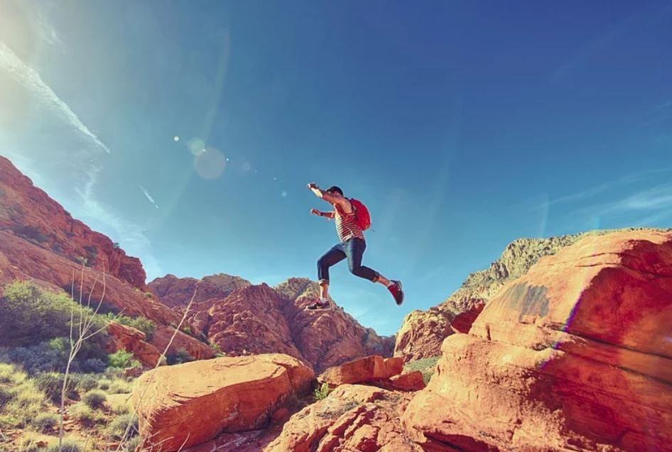 夢見跳躍代表什麼？ 23個夢境解讀（夢見從建築物跳下、夢見別人跳樓）-頭條解讀