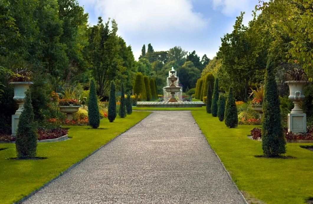 夢見花園代表什麼？ 9個夢境解讀（夢見有蔬菜的花園、夢見在花園散步）-頭條解讀