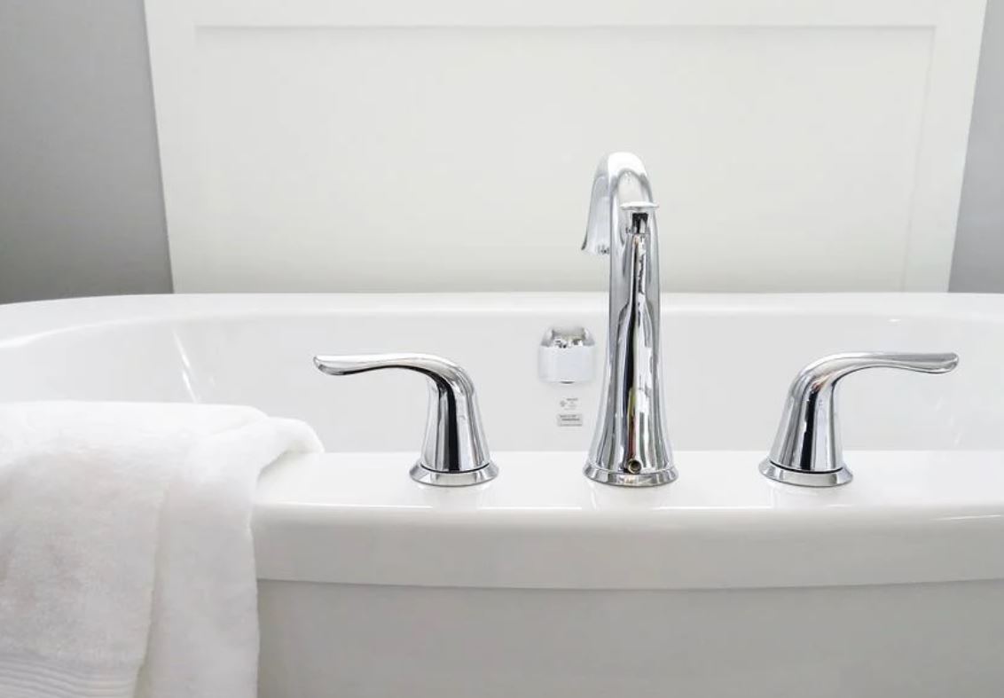 夢見洗澡代表什麼？18個夢境解讀（夢見別人幫孩子洗澡、夢見幫父母洗澡）-頭條解讀