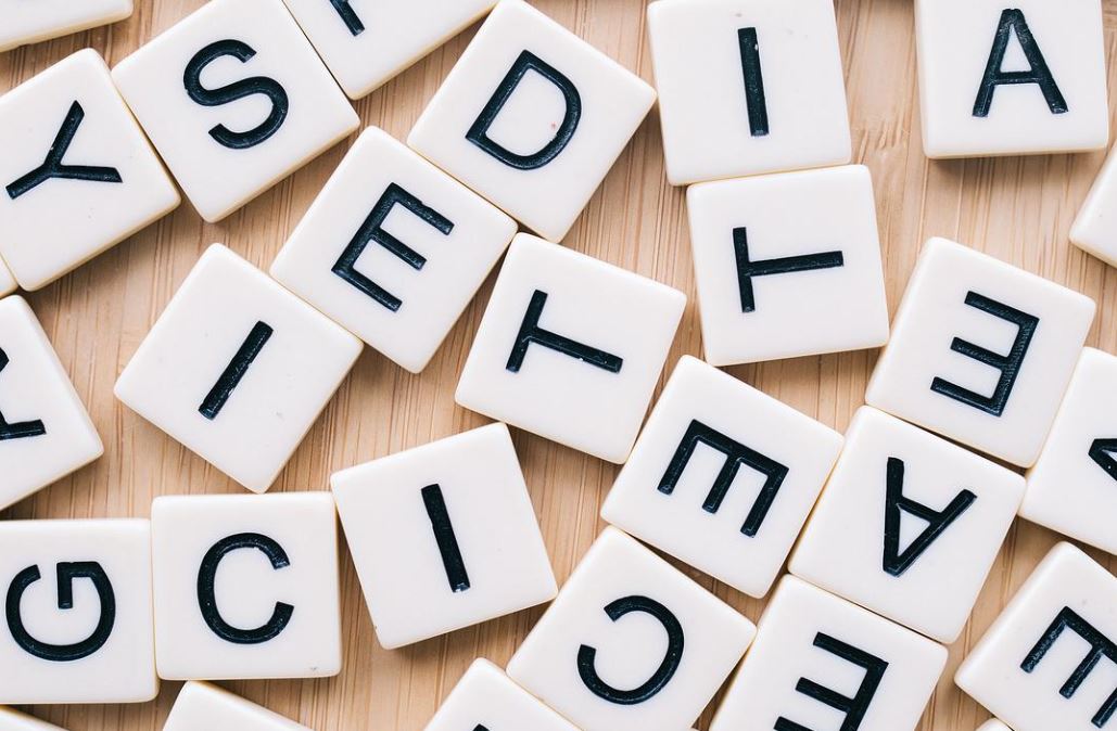 夢見英語代表什麼？9個夢境解讀（夢見寫作英語、夢見燒掉一本英文書）-頭條解讀