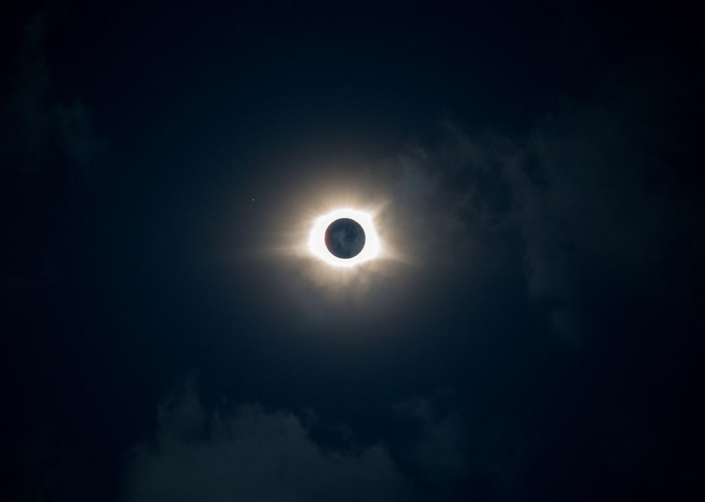 夢見日蝕與月蝕代表什麼？15個夢境解讀（夢見金色日蝕、夢見部分月蝕）-頭條解讀