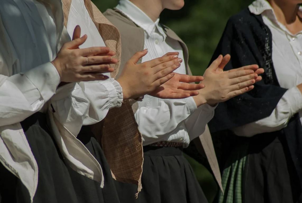 夢見掌聲代表什麼？15個夢境解讀（夢見有人諷刺地拍手、夢見歡呼鼓掌）-頭條解讀